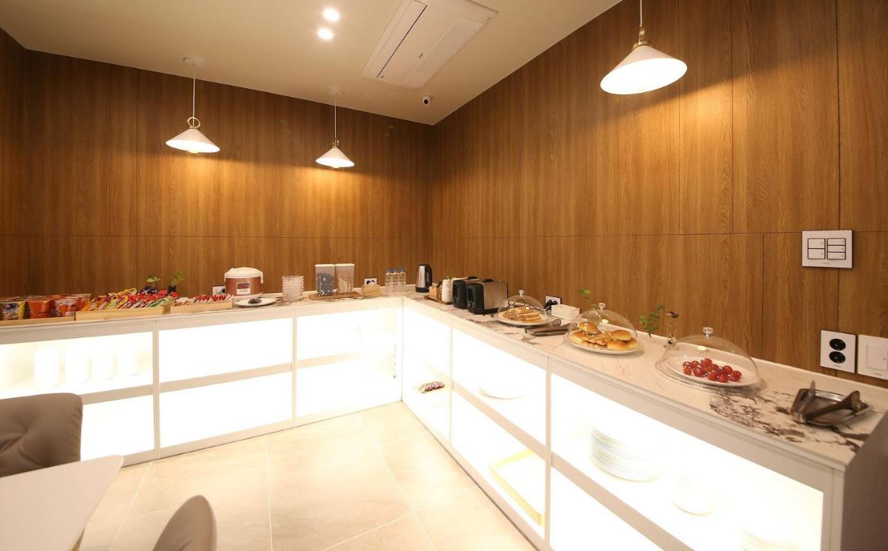 Brown Dot Hotel Sinan Gwangju Metropolitan City Екстер'єр фото