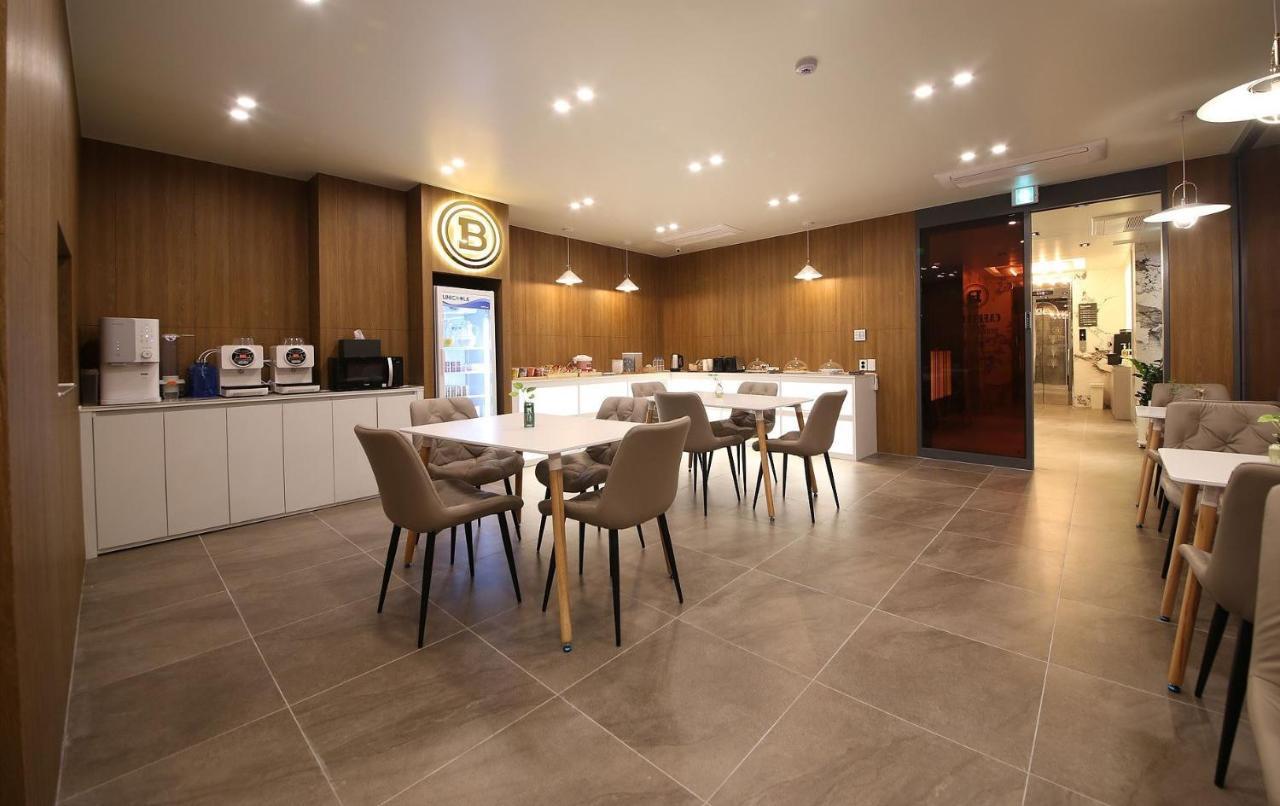 Brown Dot Hotel Sinan Gwangju Metropolitan City Екстер'єр фото
