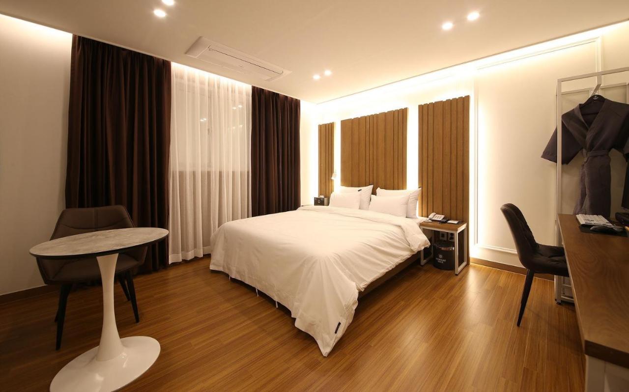 Brown Dot Hotel Sinan Gwangju Metropolitan City Екстер'єр фото