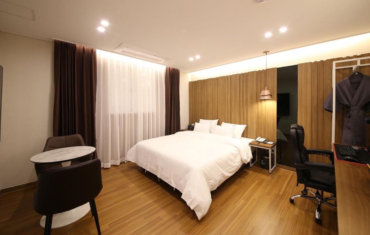 Brown Dot Hotel Sinan Gwangju Metropolitan City Екстер'єр фото
