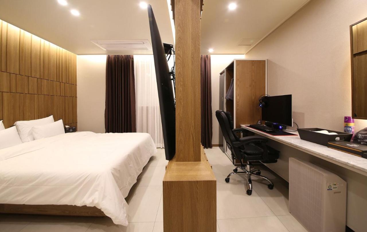 Brown Dot Hotel Sinan Gwangju Metropolitan City Екстер'єр фото