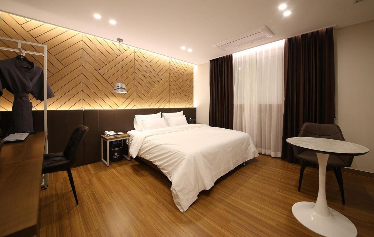 Brown Dot Hotel Sinan Gwangju Metropolitan City Екстер'єр фото