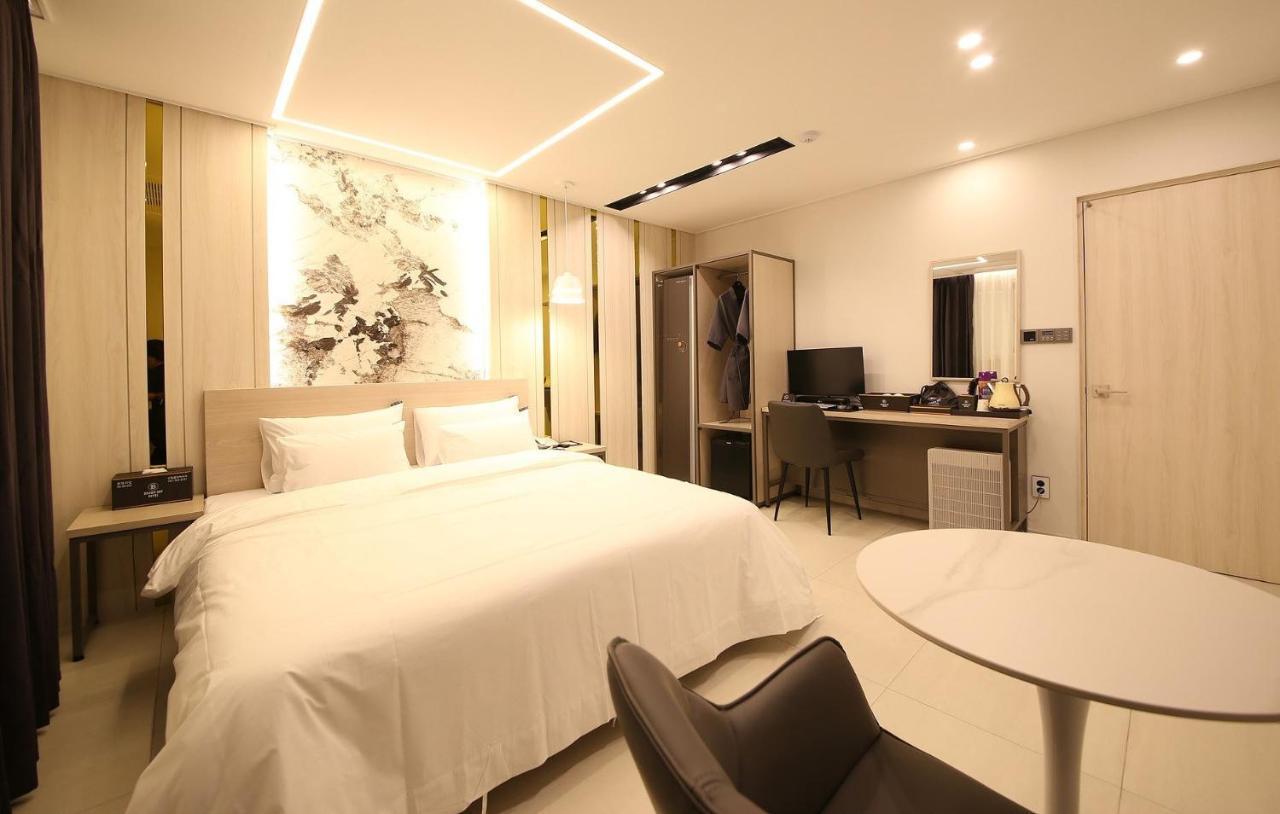 Brown Dot Hotel Sinan Gwangju Metropolitan City Екстер'єр фото