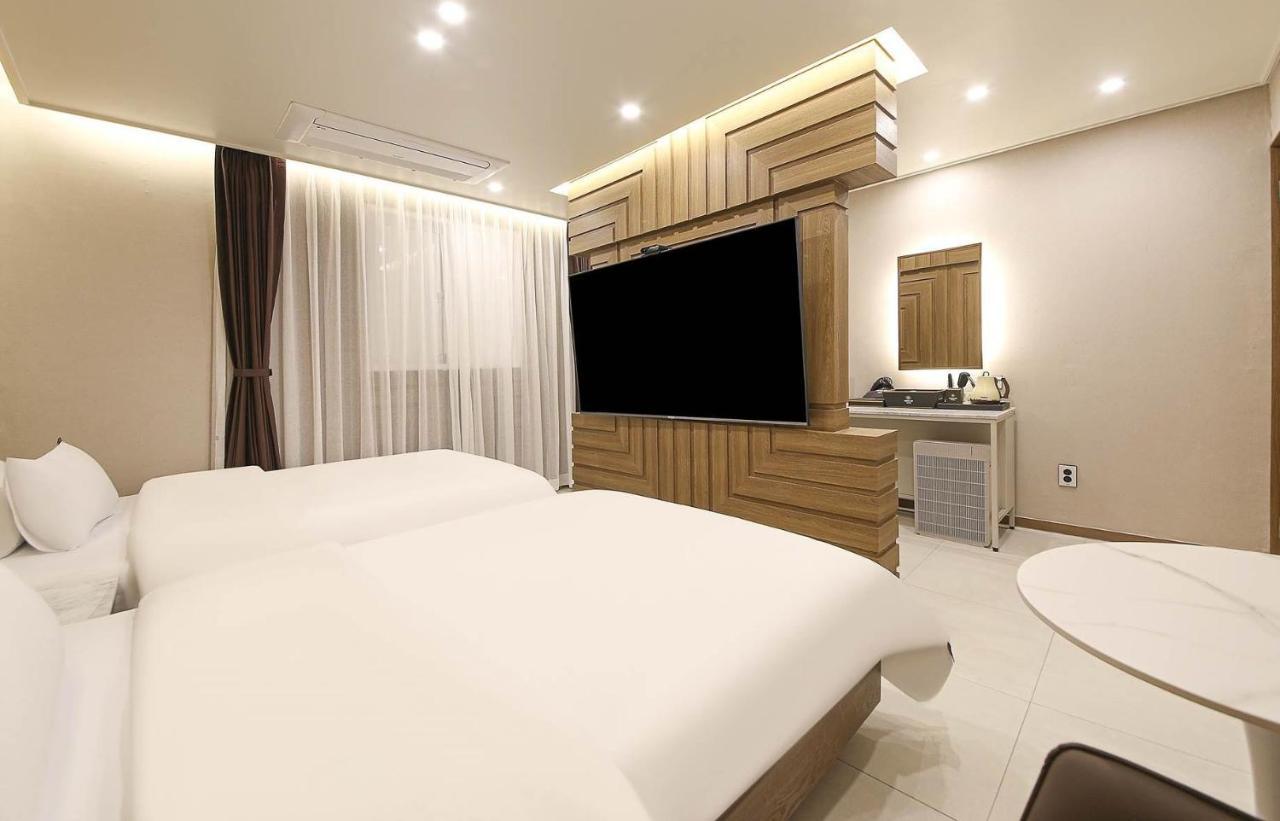 Brown Dot Hotel Sinan Gwangju Metropolitan City Екстер'єр фото