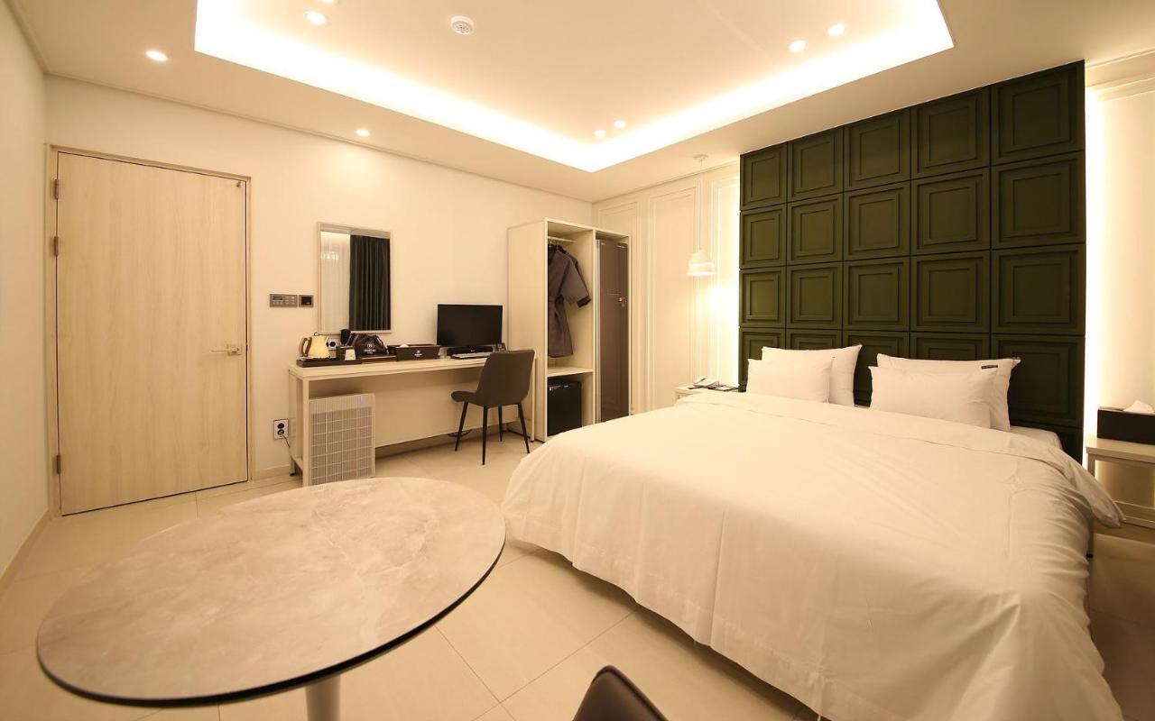 Brown Dot Hotel Sinan Gwangju Metropolitan City Екстер'єр фото