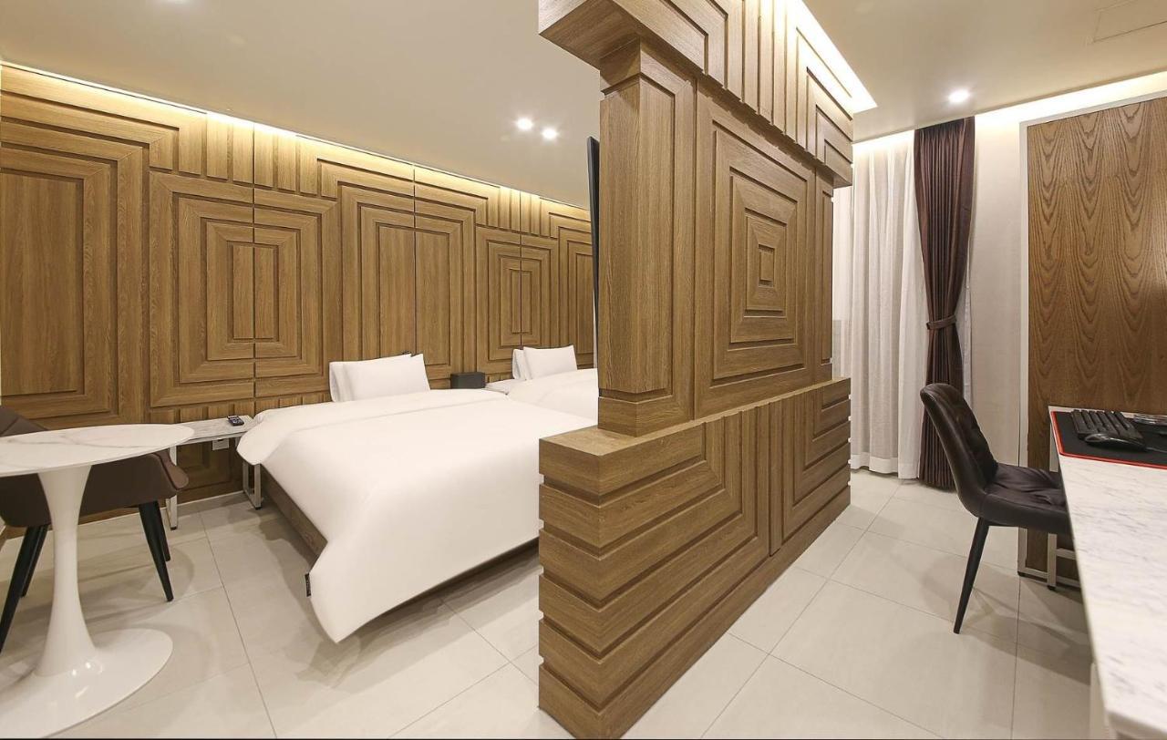 Brown Dot Hotel Sinan Gwangju Metropolitan City Екстер'єр фото
