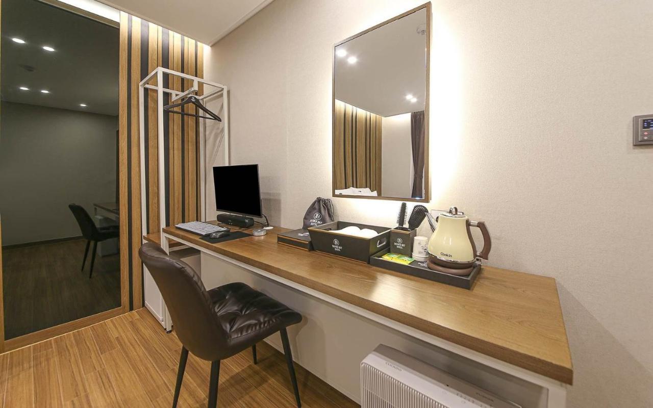 Brown Dot Hotel Sinan Gwangju Metropolitan City Екстер'єр фото