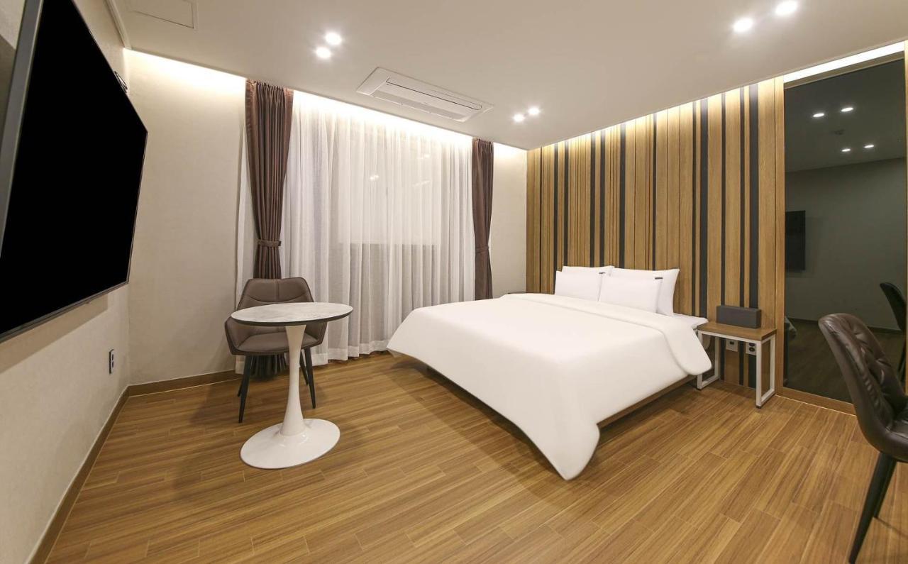 Brown Dot Hotel Sinan Gwangju Metropolitan City Екстер'єр фото