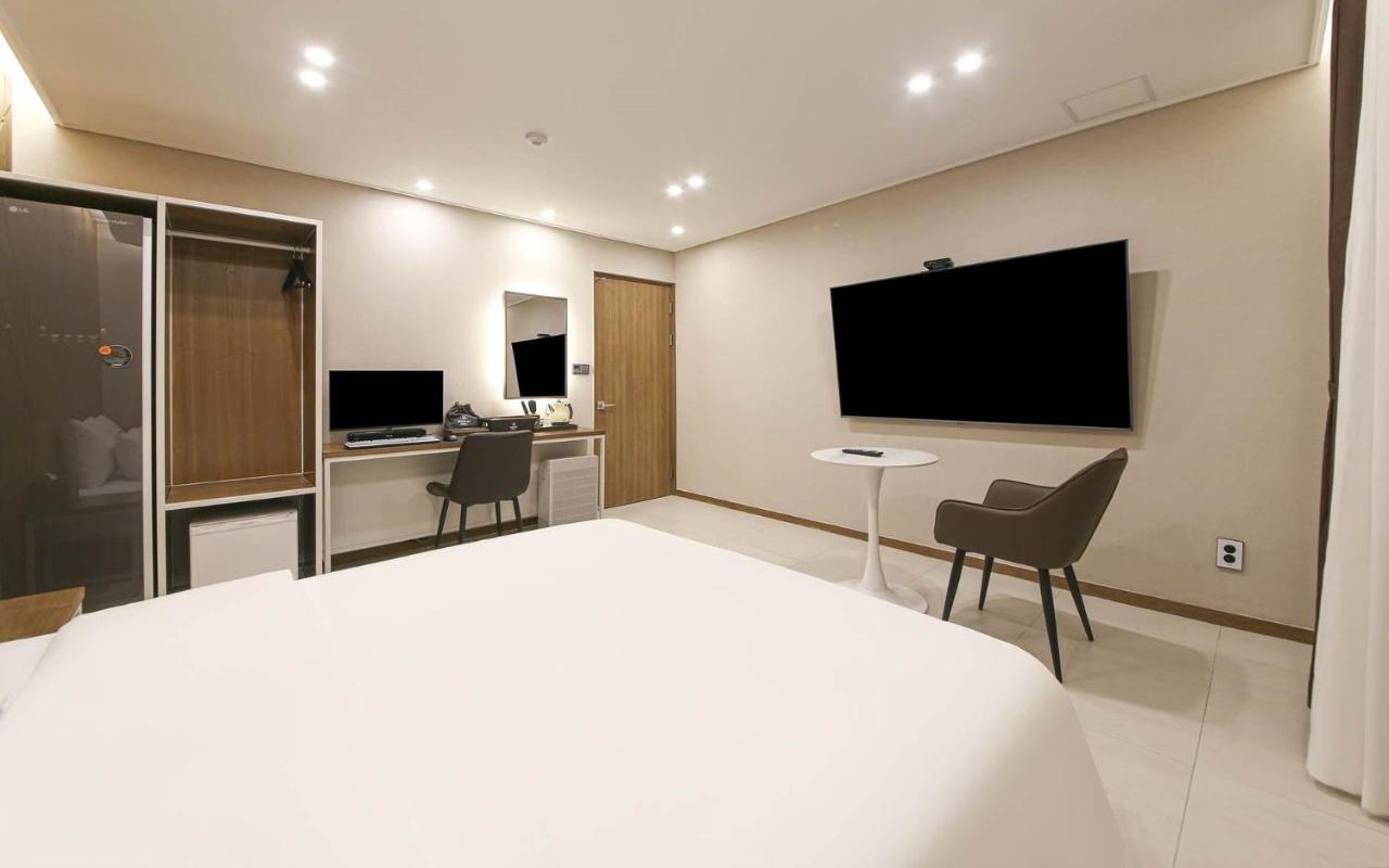 Brown Dot Hotel Sinan Gwangju Metropolitan City Екстер'єр фото