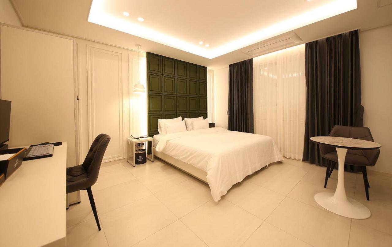 Brown Dot Hotel Sinan Gwangju Metropolitan City Екстер'єр фото