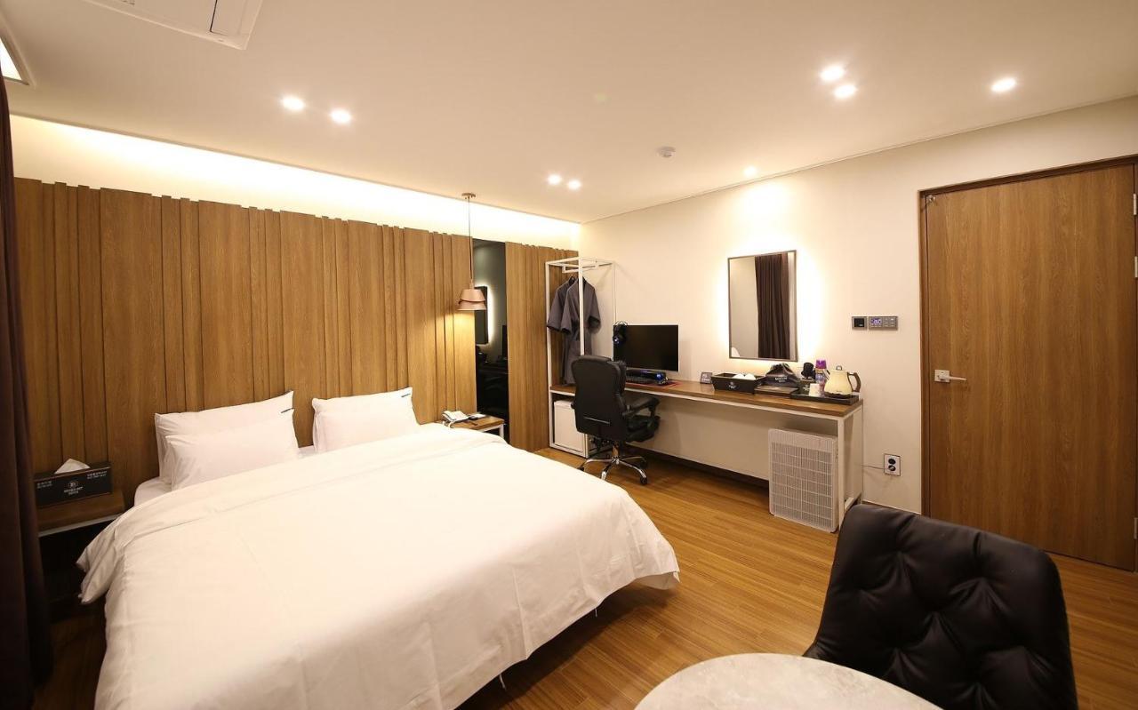 Brown Dot Hotel Sinan Gwangju Metropolitan City Екстер'єр фото