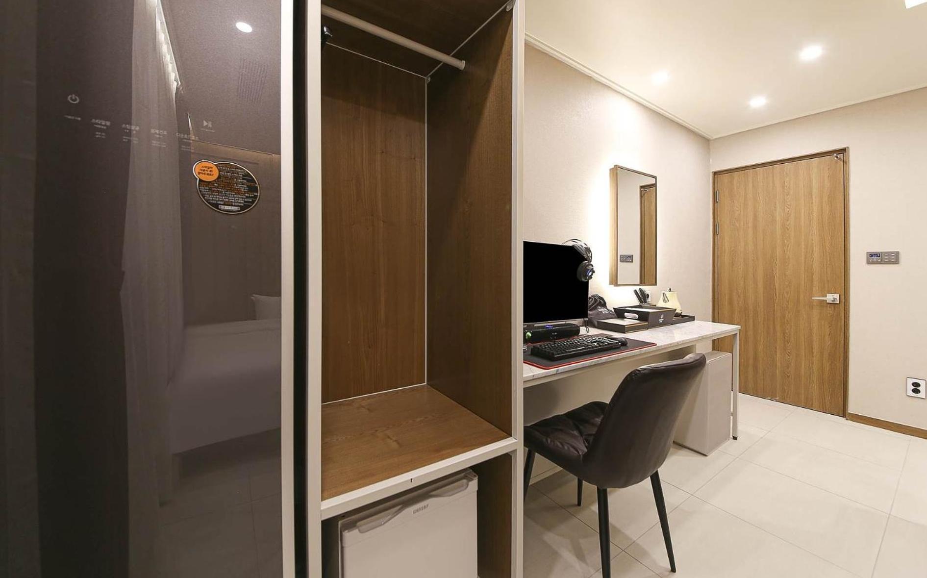 Brown Dot Hotel Sinan Gwangju Metropolitan City Екстер'єр фото