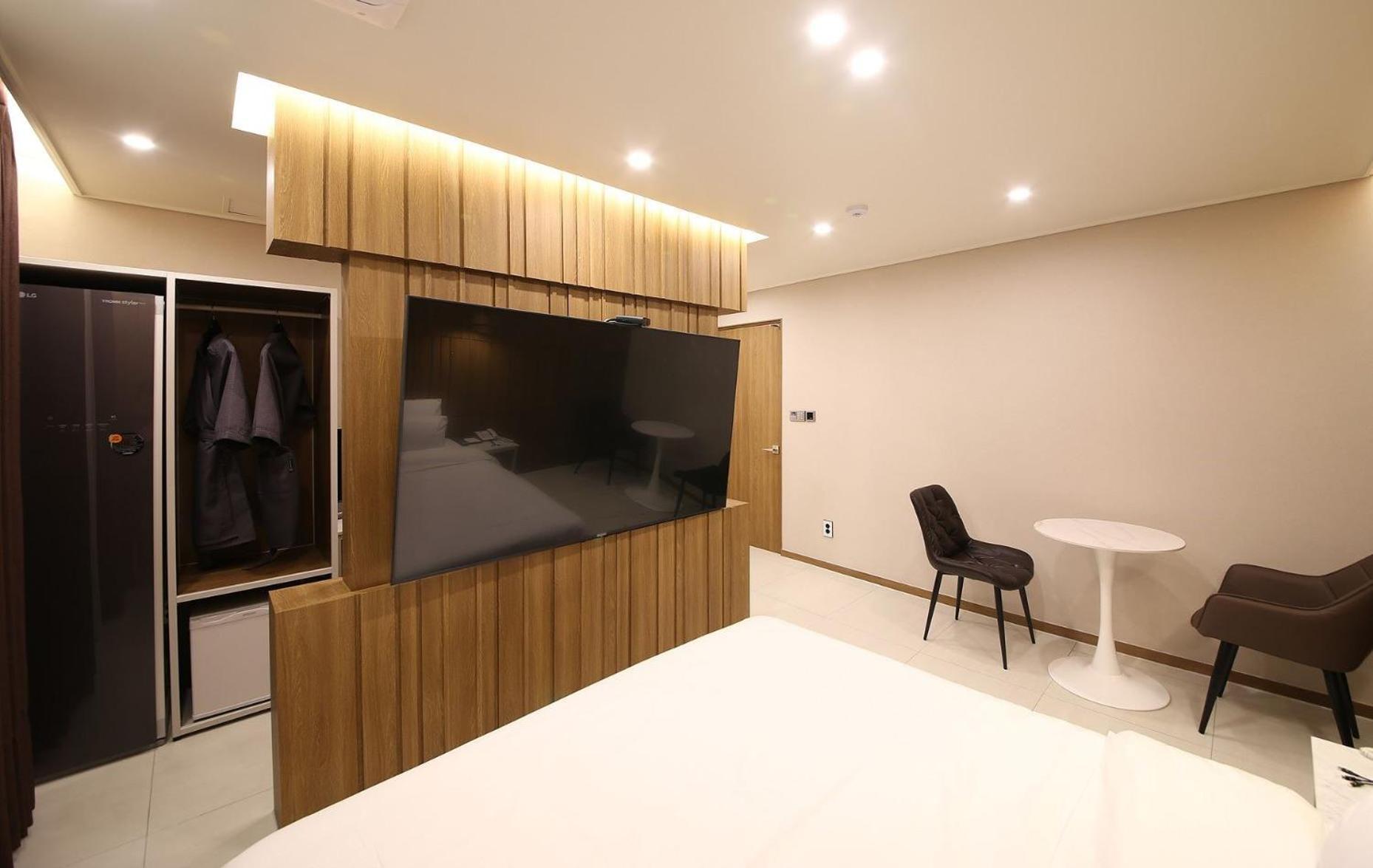Brown Dot Hotel Sinan Gwangju Metropolitan City Екстер'єр фото