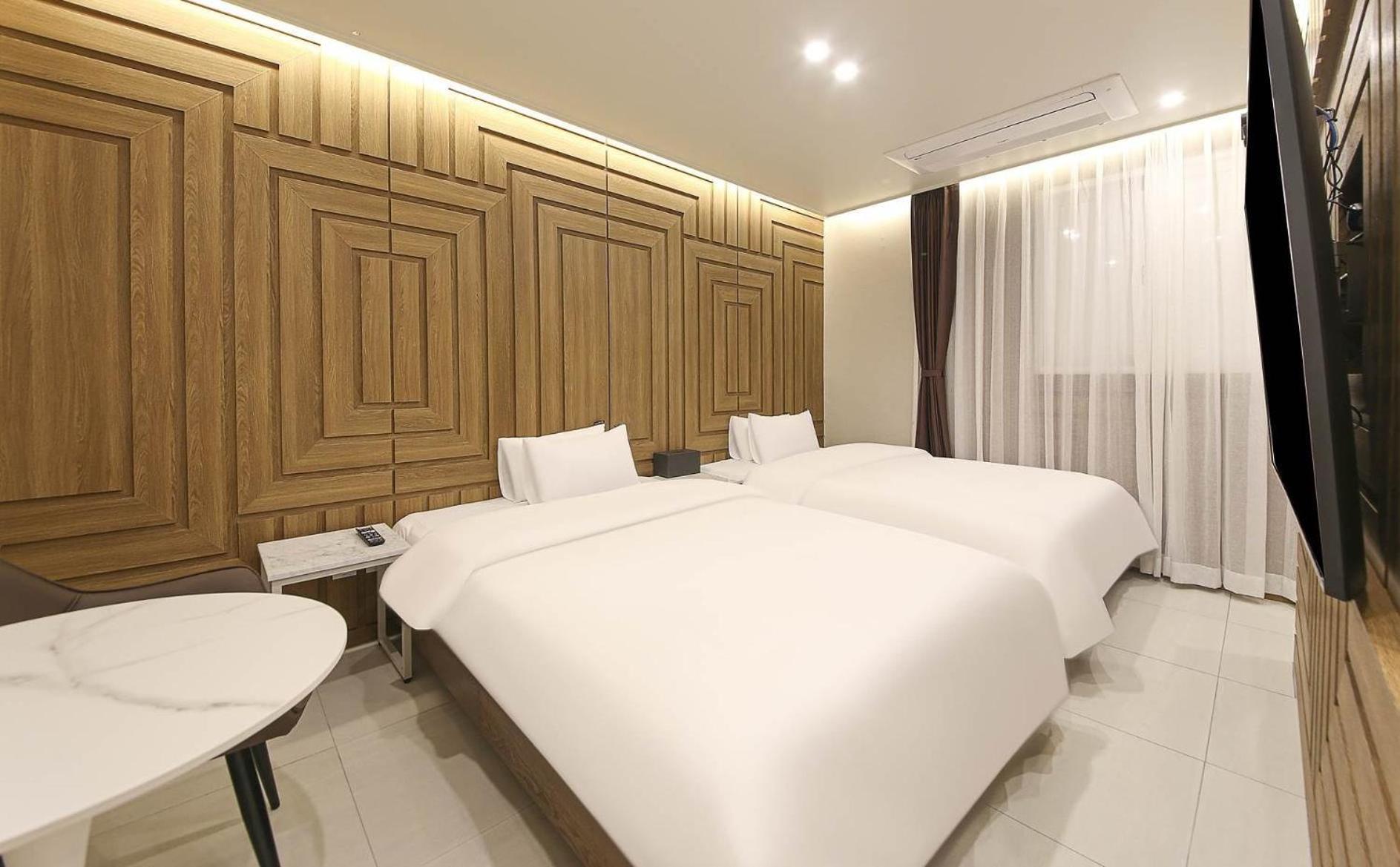 Brown Dot Hotel Sinan Gwangju Metropolitan City Екстер'єр фото