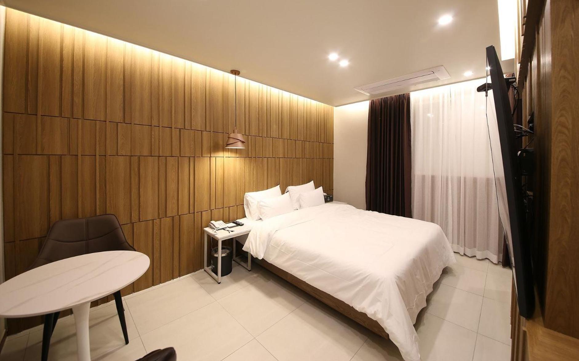 Brown Dot Hotel Sinan Gwangju Metropolitan City Екстер'єр фото