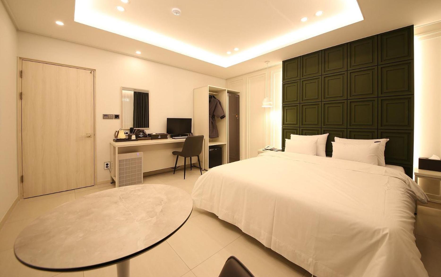 Brown Dot Hotel Sinan Gwangju Metropolitan City Екстер'єр фото