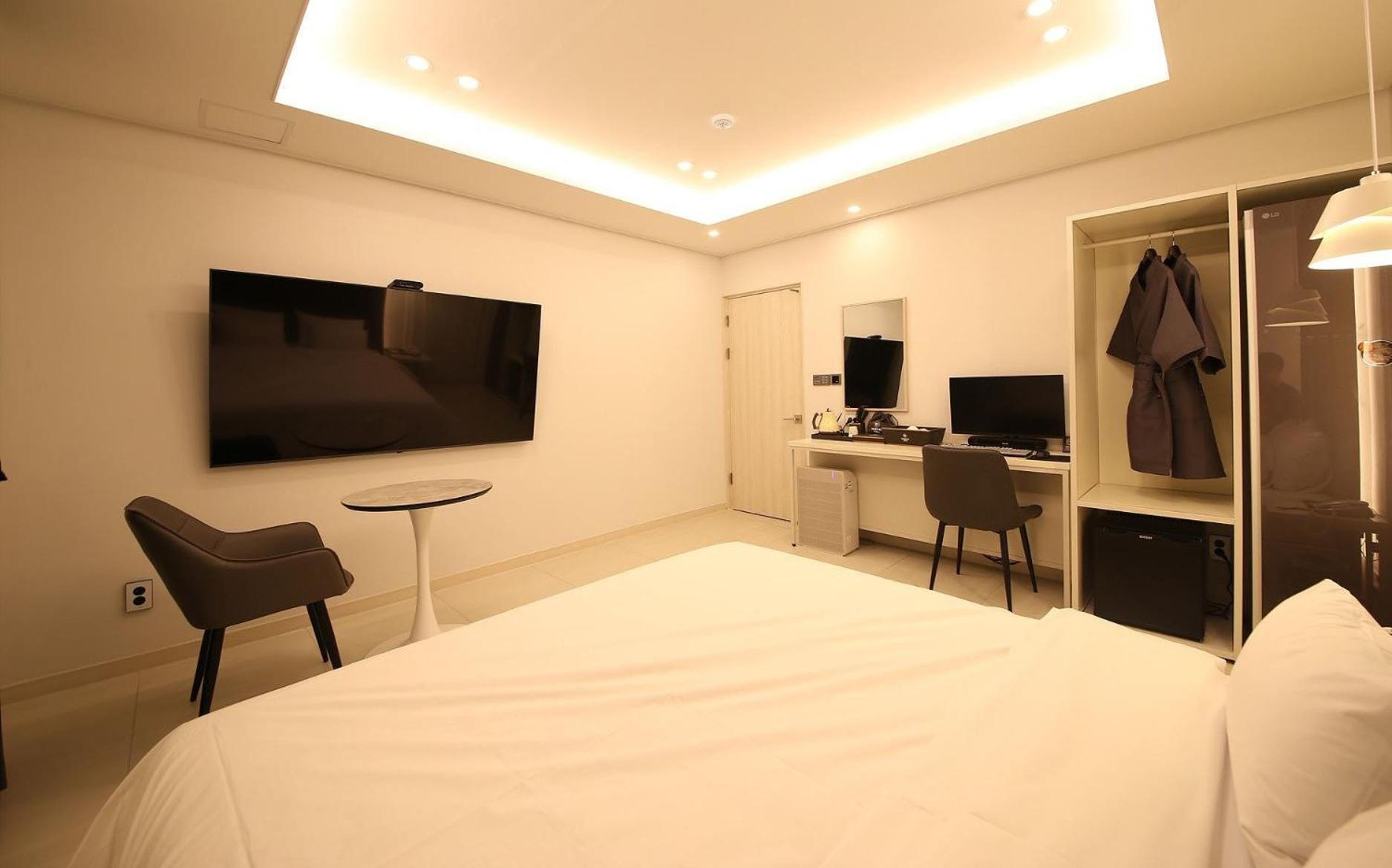 Brown Dot Hotel Sinan Gwangju Metropolitan City Екстер'єр фото