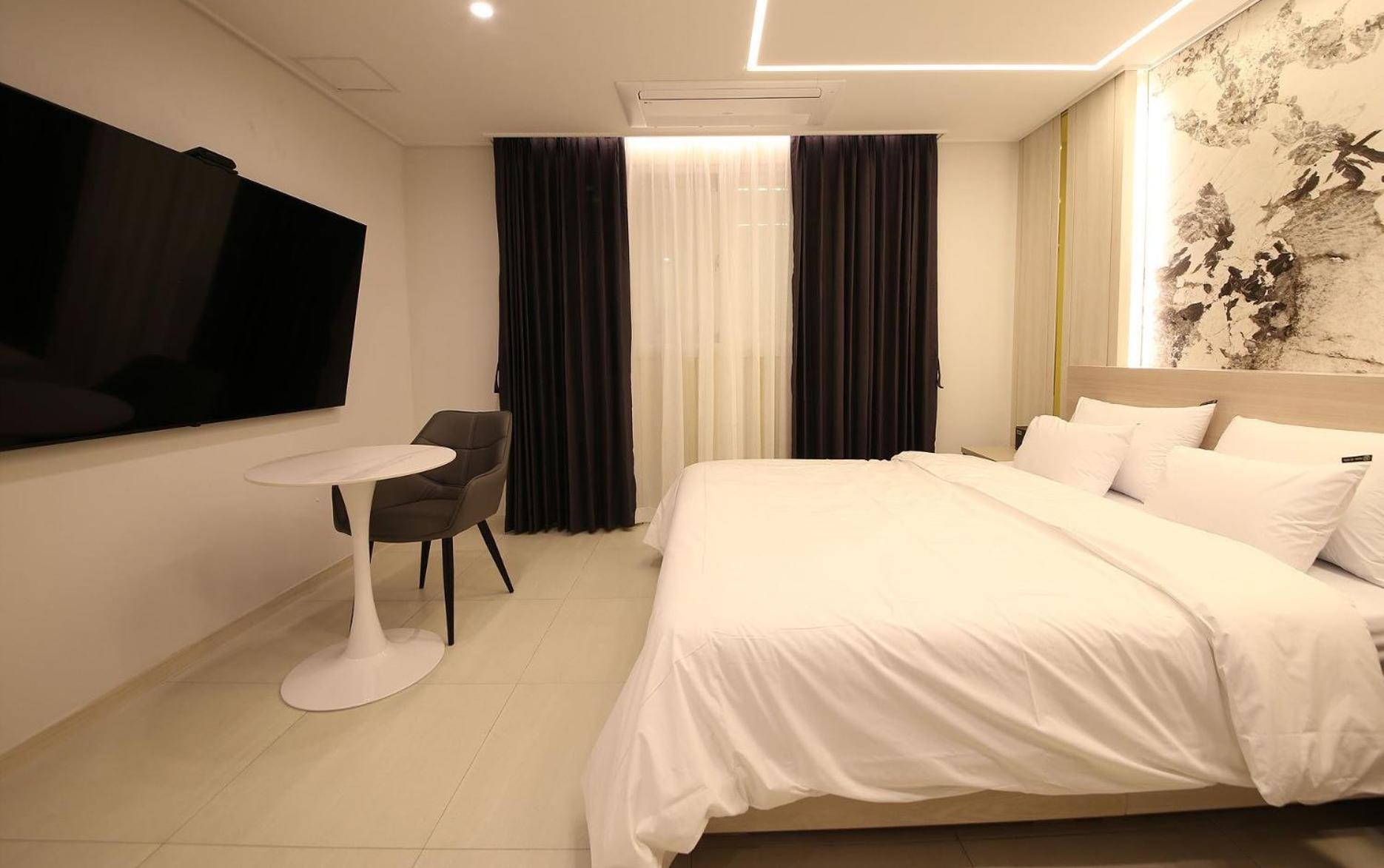 Brown Dot Hotel Sinan Gwangju Metropolitan City Екстер'єр фото