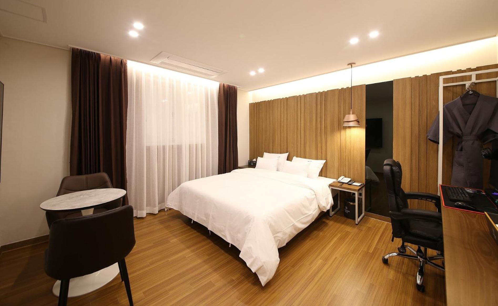 Brown Dot Hotel Sinan Gwangju Metropolitan City Екстер'єр фото