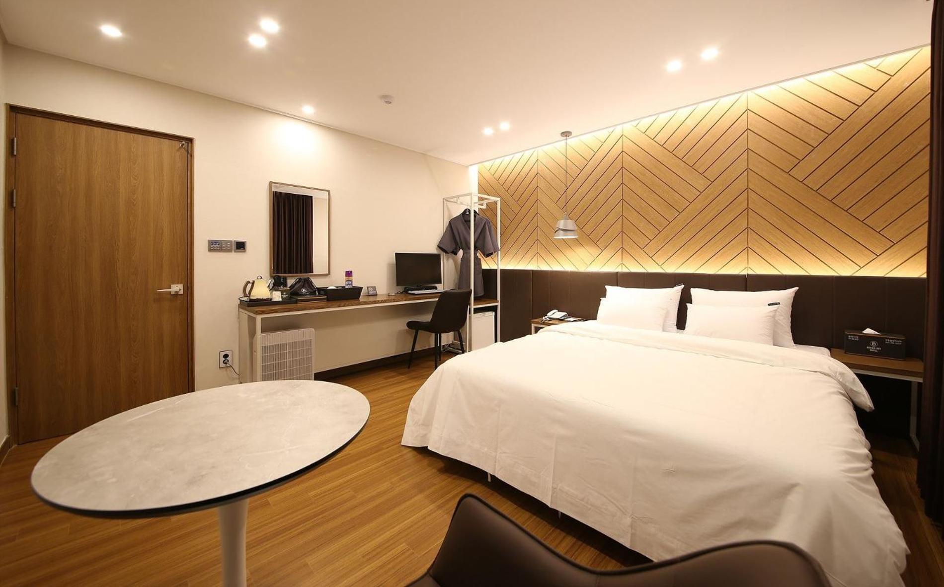 Brown Dot Hotel Sinan Gwangju Metropolitan City Екстер'єр фото