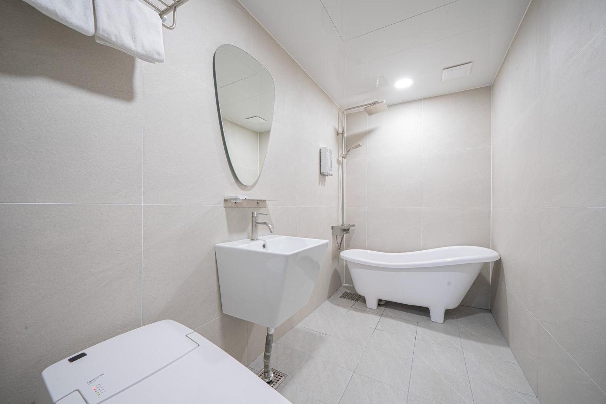 Brown Dot Hotel Sinan Gwangju Metropolitan City Екстер'єр фото