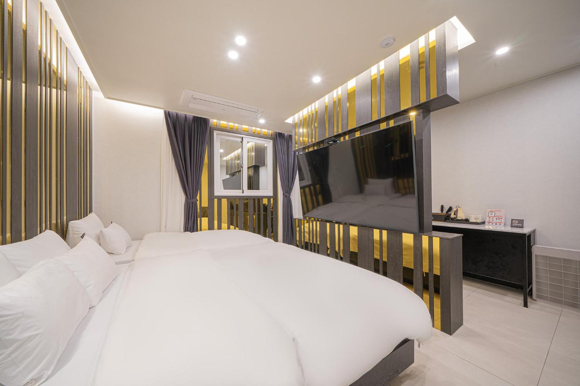 Brown Dot Hotel Sinan Gwangju Metropolitan City Екстер'єр фото
